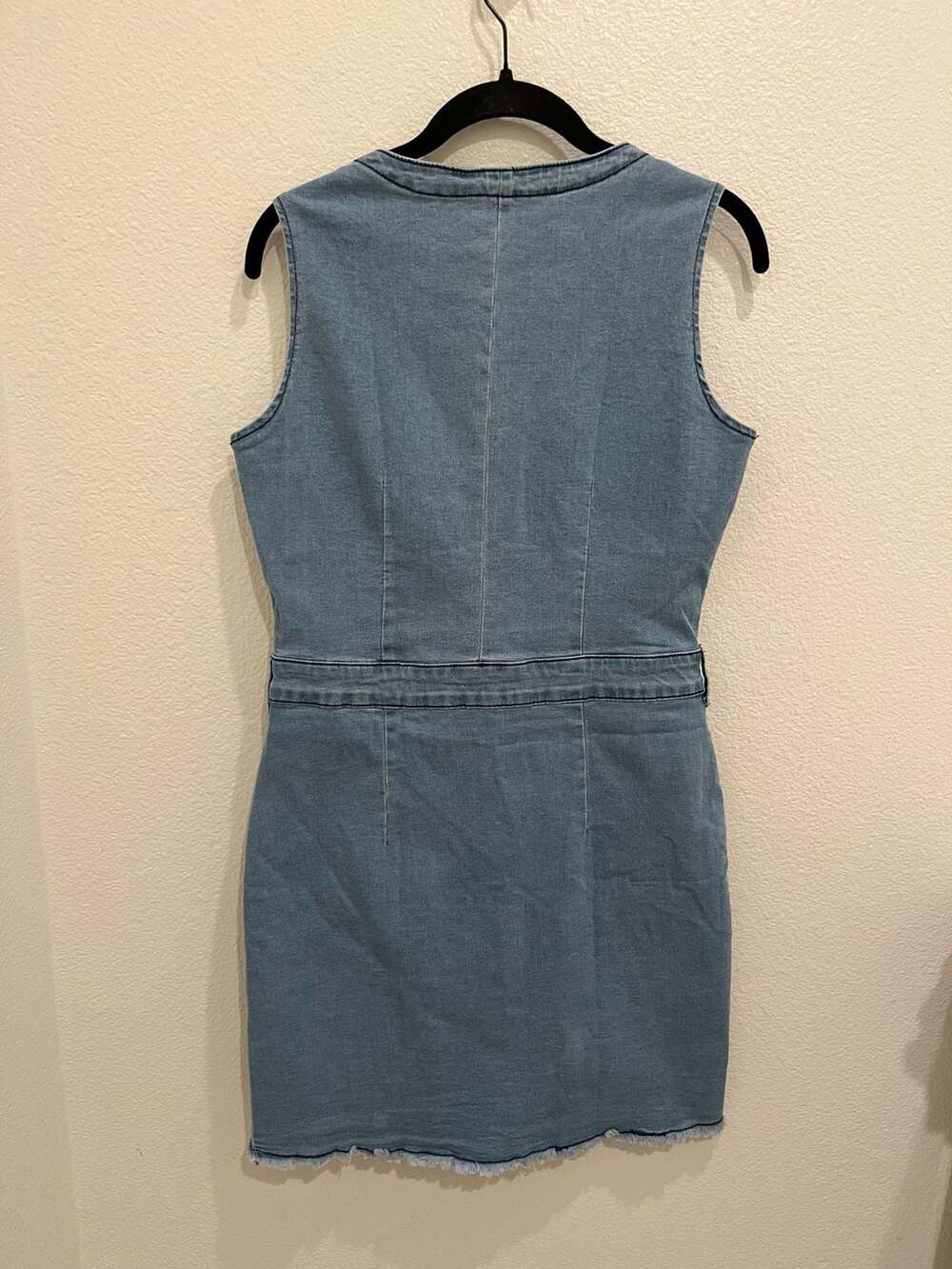 Women's V-Neck Sleeveless Denim Button-Down Mini Dress with Frayed Hem - Picture 7 of 8